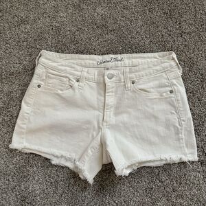 Universal Thread Mid Rise Cut Off White Denim Jean Shorts Stretch Size 10/30